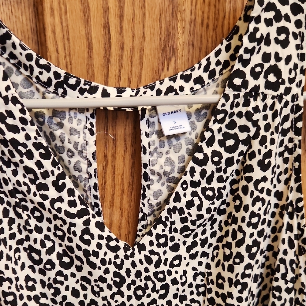 Old Navy Women's Sleeveless Leopard Tank - Black & White - Picture 3 of 6